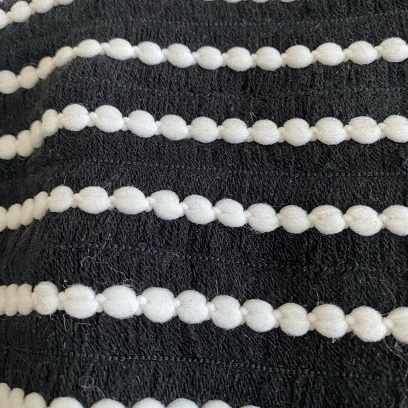 Mod black and white geometric print sweater - Picture 4 of 4